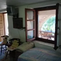 Byron's Studios Pori Beach Monemvasia، فندق في مونيمفاسيا