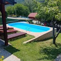Vikendica Andrija Drina, hotelli kohteessa Gvozdačko Polje