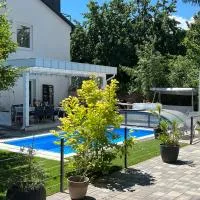 Pool & Chill Balaton, hotel in Balatonvilágos