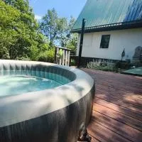 UNDER THE GREEN ROOF โรงแรมในBlaževića Dol