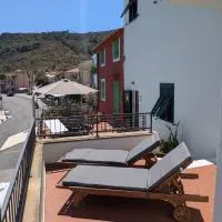 Terrazze sul Porto - La Casa di Neno, hotell i Capraia