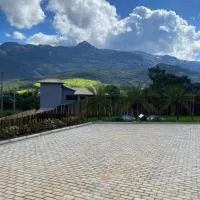 House in Catas Altas with beautiful mountain views, hotel di Catas Altas