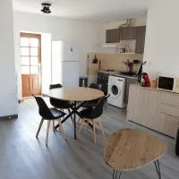 T3 Cosy avec grand balcon, hotell i Montsalvy