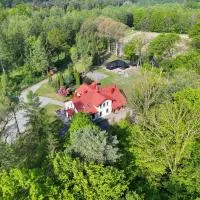 Kwatera Myśliwska Stary Tartak, מלון בDąbrówka