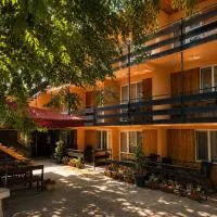 Family Hotel Yulian, hótel í Kranevo