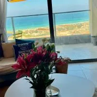 Amazing sea View, steps to beach, near Tel-aviv, hotel v destinácii Bat Yam