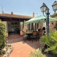 All'Ombra dell'Ulivo - Cozy Garden Near Rome and FCO, hotel i Focene