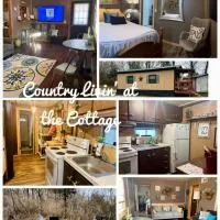 Country Cottage Lake Cumberland KING BED, Hotel in Burnside