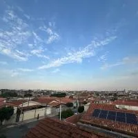 Kitnets do Supermercado Simples Luxo e Deluxe!, готель у місті Лімейра