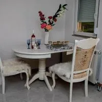 Apartmani Katarina โรงแรมในDonje Čičevo