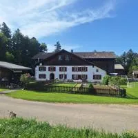 Chambres d'hôtes Les Fontaines, hotel u gradu 'Tramelan'
