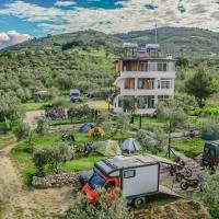 Oli Kazdağları, hotel u gradu Biller