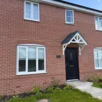 Beautiful New-Build Home in Grimsby with free parking, отель в городе Гримсби