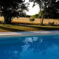 La petite maison de Valérie avec piscine proche Revel, Saint Ferréol, Puylaurens et Castres, ξενοδοχείο σε Lempaut