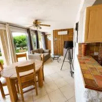 La parenthèse du Sud F2 jardin, parking Proche lac Salagou, hotel din Saint-Félix-de-Lodez