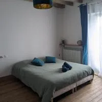 Appartement cosy avec vue sur château & chevaux, hotel em Oizé