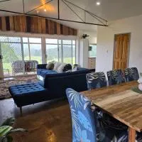 Viesnīca Hideaway Falls Rustic Farm House pilsētā Ravenshoe