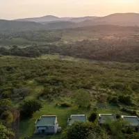 Sunset Safari Camp at Hluhluwe Game Park, hotel u gradu KwaNompondo