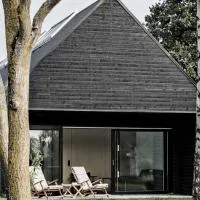 Sortehus - 100 steps from the finest beach, hotel a Vallebo