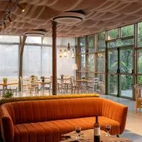 Almog Hotel, hotel di Almog