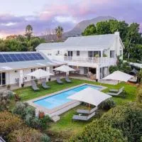 Explorer Guesthouse, hotell i Somerset West