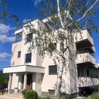 Villa Jelena Rooms and Apartments, khách sạn ở Kovačić