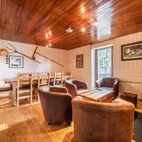 Chalet authentique en vallée verte, hotel i Bogève
