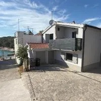 Zamalin Beach Apartments, хотел в Трибун