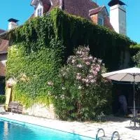 Bastanès में, होटल Gite de 6 à 14 pers avec Piscine-Jacuzzi- Salle des fêtes