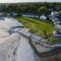 Hunts Point 2-BR Coastal Retreat - Cottage #10, hotel di Summerville Centre