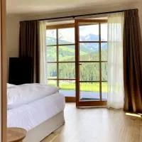 Surrounded by green - Luxury Chalet at the foot of the Dolomites, khách sạn ở La Villa