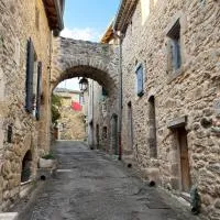 Maison en pierre climatisée - Village Ardéchois, hotel di Coux
