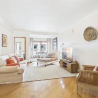 2BR w/ Balcony &ndash; Heart of Cascais | By Airnest, hotel em Cascais