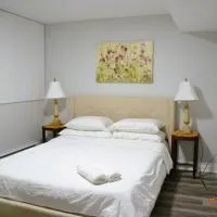 Comfortable 3 bedroom basement apartment: Woodstock şehrinde bir otel