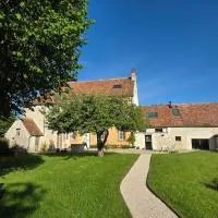 Le vieux presbytère - goûtez à la tranquillité, hotell i Saint-Germain-de-Clairefeuille