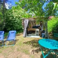La cabane de L'O Re des Bois , Bain norvègien, Sauna, Massages: Laussonne şehrinde bir otel
