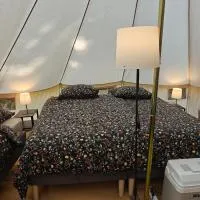 Camping and Gîtes - Le Mas d'Ayen, hotel em Ayen