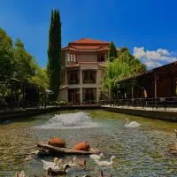Rritja e Koranit, hotel sa Pogradec