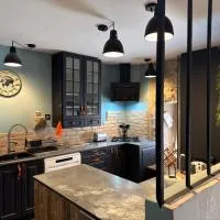 Maison de village en pierre - Cœur du vieux Coux: Coux şehrinde bir otel