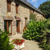 Chambre d'hote Longere du pays rennais avec piscine extérieure, hotel en Guichen