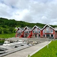Måløy Fjordbuer moderne og luksuriøse med havutsikt, готель у місті Мольой