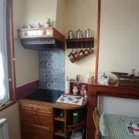 La maison d'Arthur et Armelène, hotel a Rely