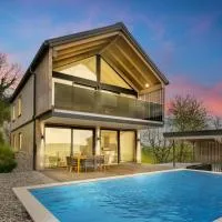 Luxus Chalet Max mit Poolnutzung, hotel sa Glanz an der Weinstraße