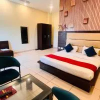 Crystal Park Hotel, hotell i Lalru