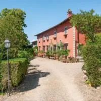Villa Il Rossignolo con Piscina、Grassinaのホテル