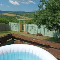 CHILLY WILLY Retro Caravan & Hot Tub, hotel in Jablonov nad Turnou