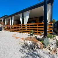 Mobile Homes with Sea View - Green Camp Croatia, Drage: Drage şehrinde bir otel
