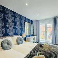 Luxury Home with Pool, hotell i Barnsley