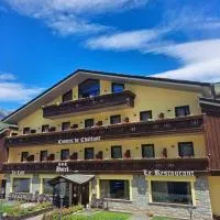 Hotel Comtes De Challant, מלון בפניס