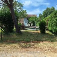 Les cyprès: Lagorce şehrinde bir otel